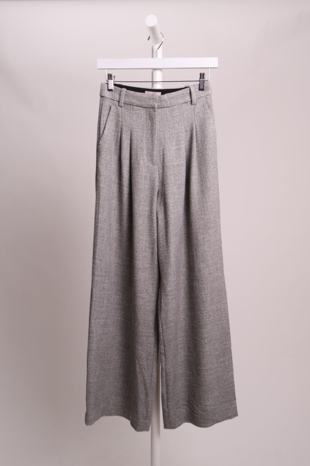 Pantalon à plis et jambes larges