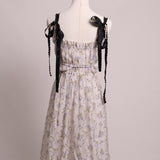 Robe fleurie à bretelles boucles contrastantes