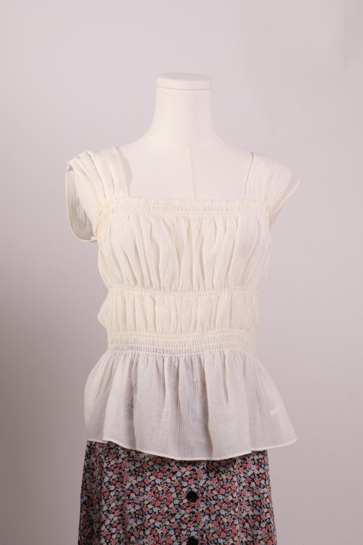 Camisole fluide et semi-transparente