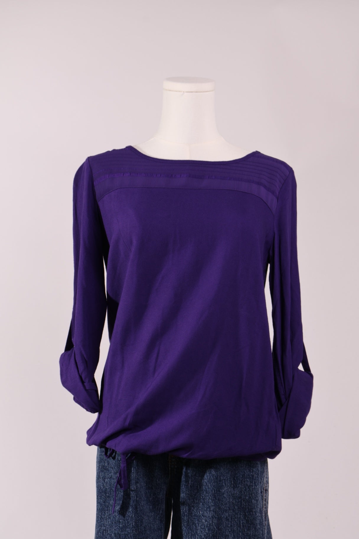 Chandail violet à cordon ajustable sur les côtés