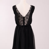 Robe courte à col en V dentelé
