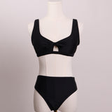 Bikini basique avec boucle au devant