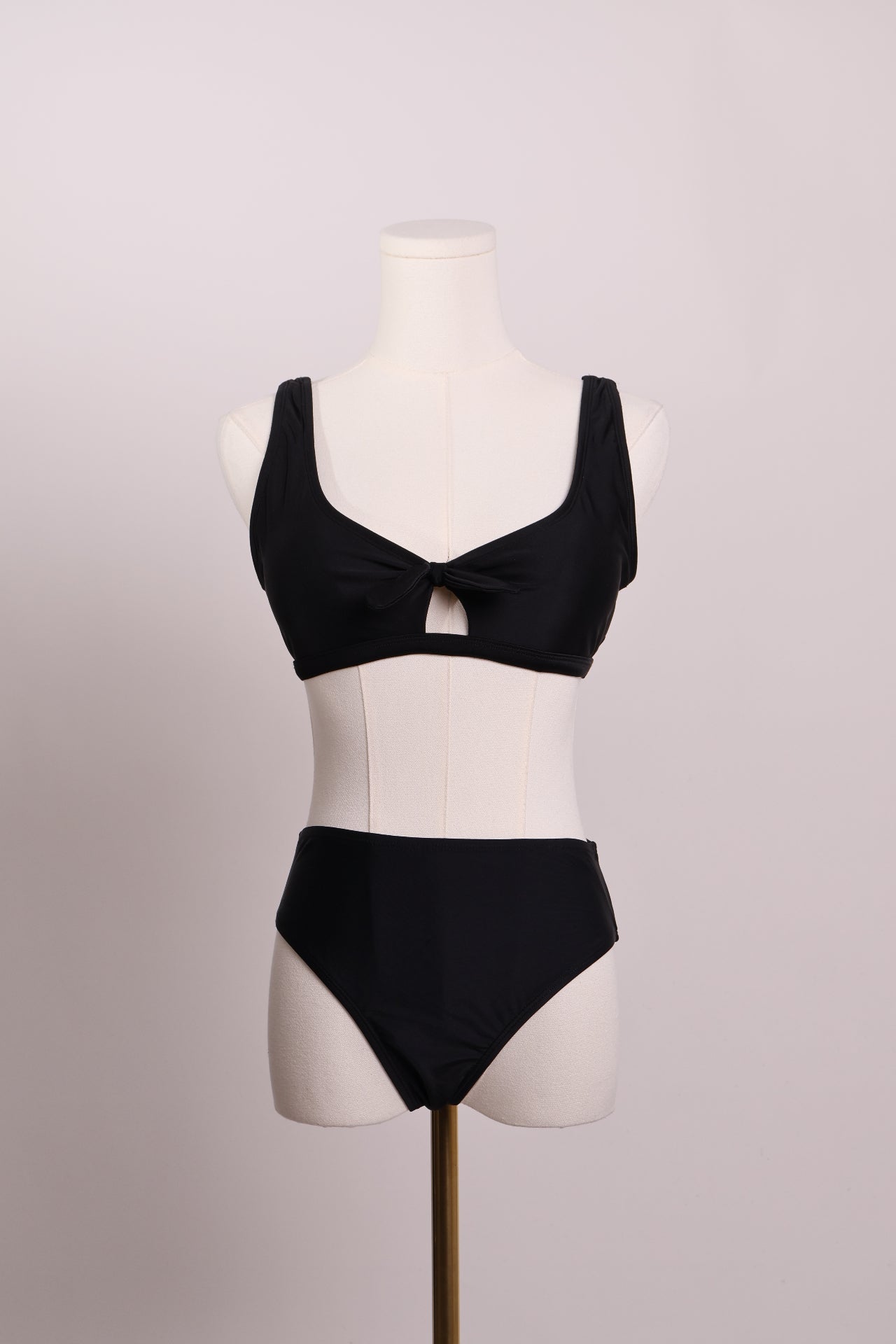 Bikini basique avec boucle au devant
