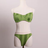 Bikini vert avec bordure crème