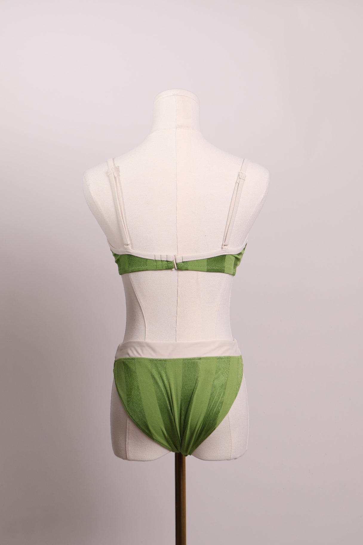 Bikini vert avec bordure crème
