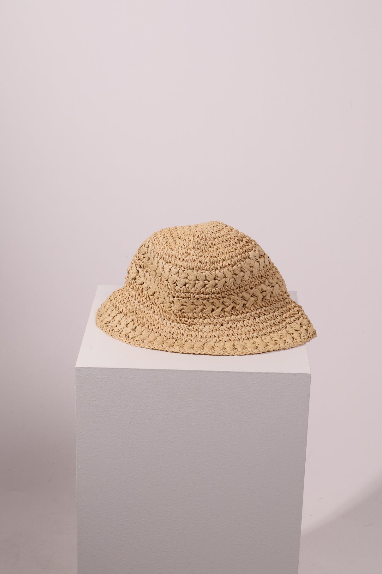 Chapeau cloche en maille tressée