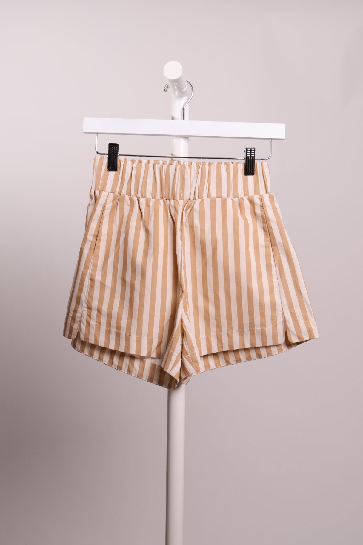 Short rayé taille haute