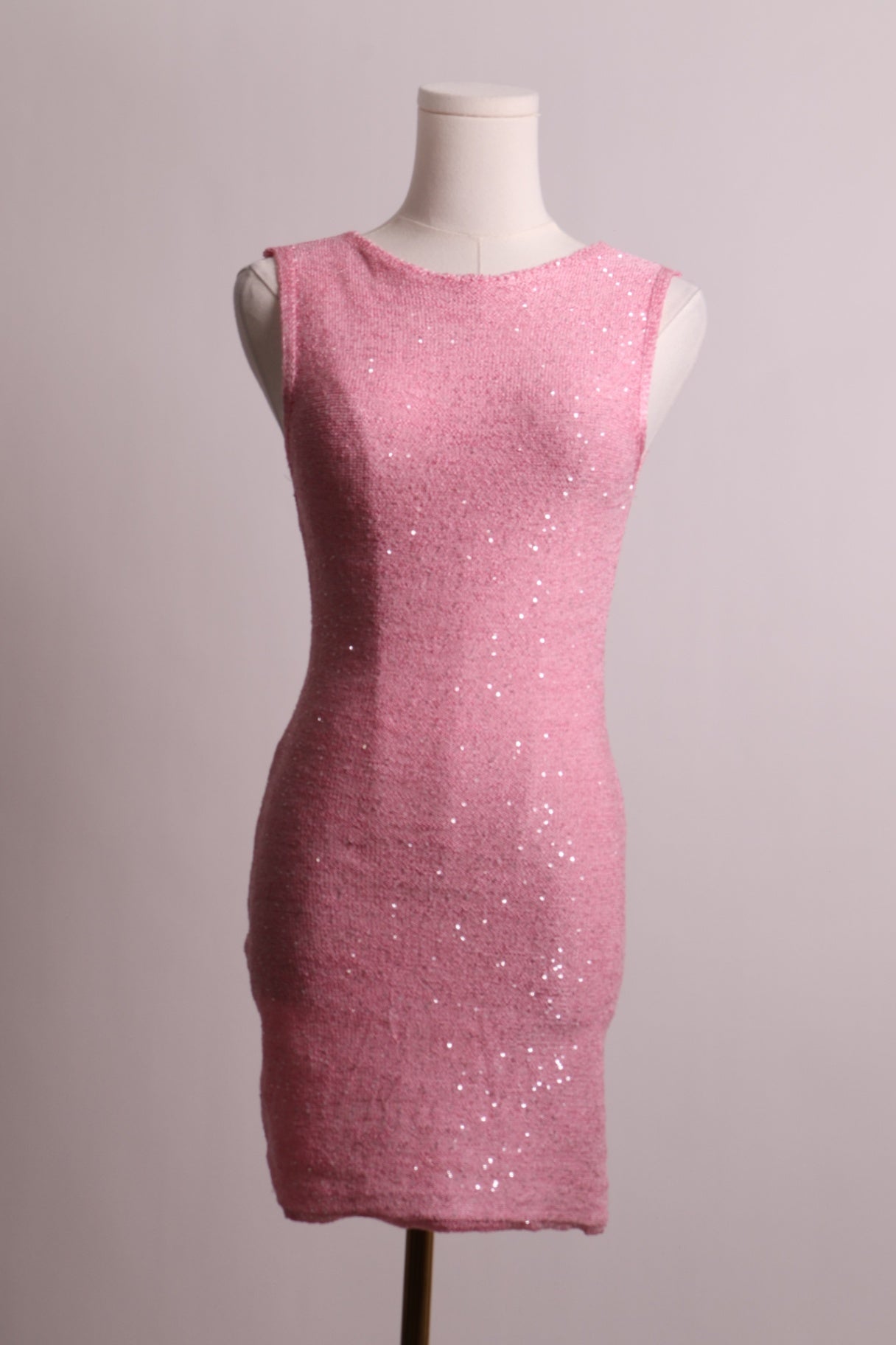 Robe en maille pailletée sans manche