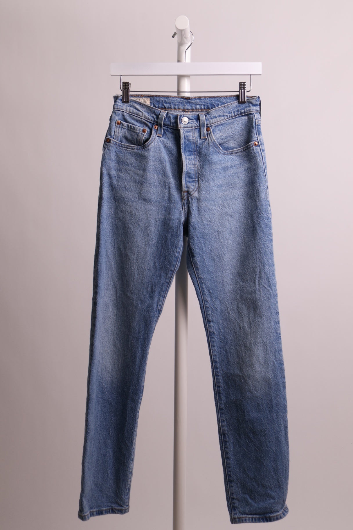 Jeans taille haute coupe droite à boutons