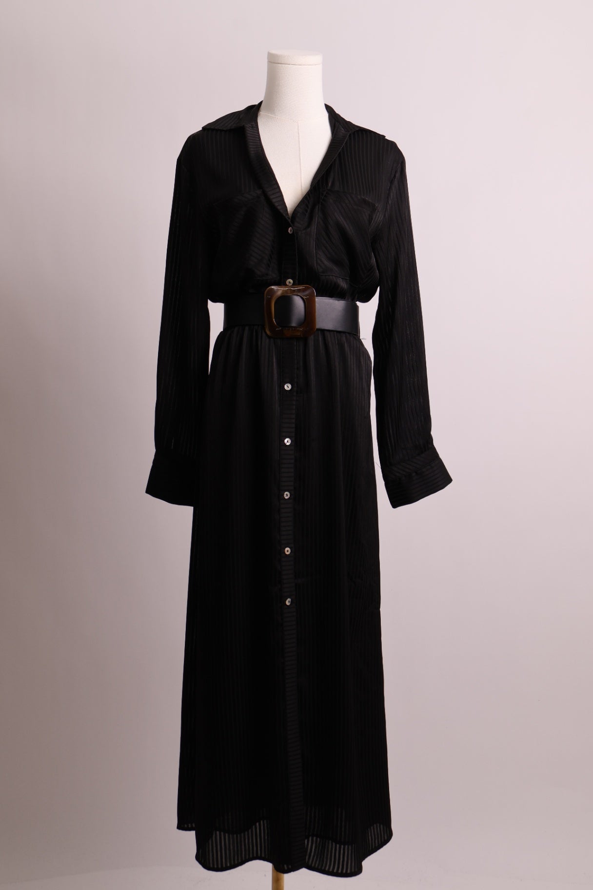 Robe maxi avec col en chemise et ceinture intégrée