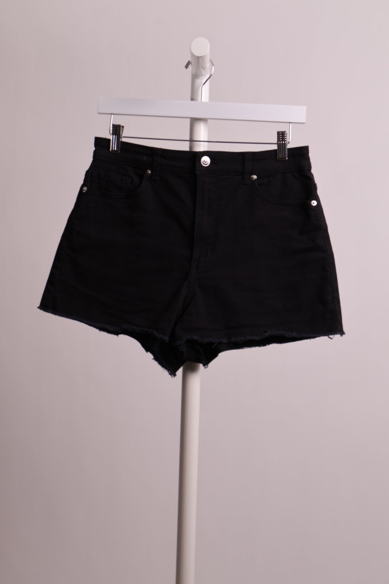 Short en denim effiloché