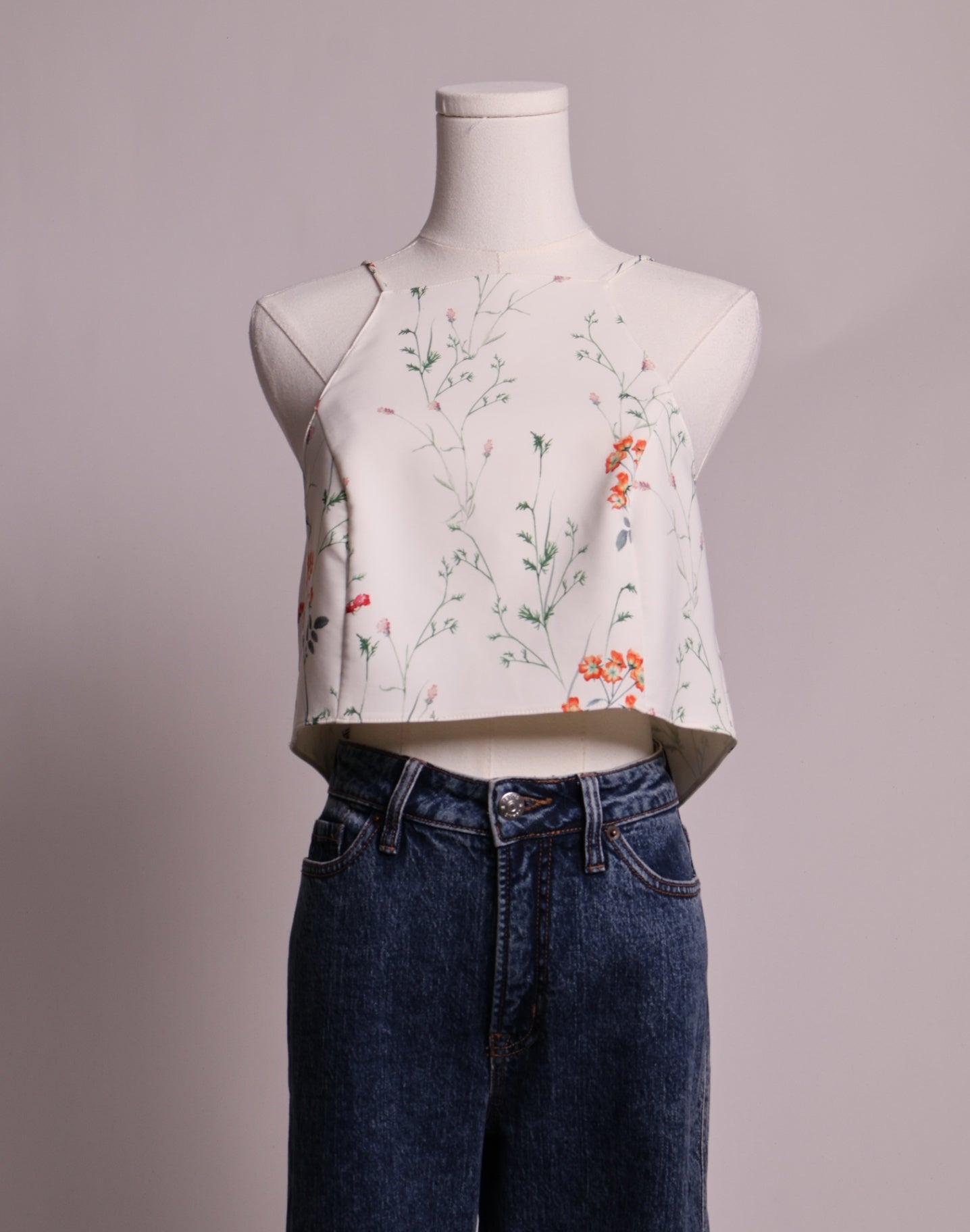 Camisole crop à bretelles fines et motif fleuri