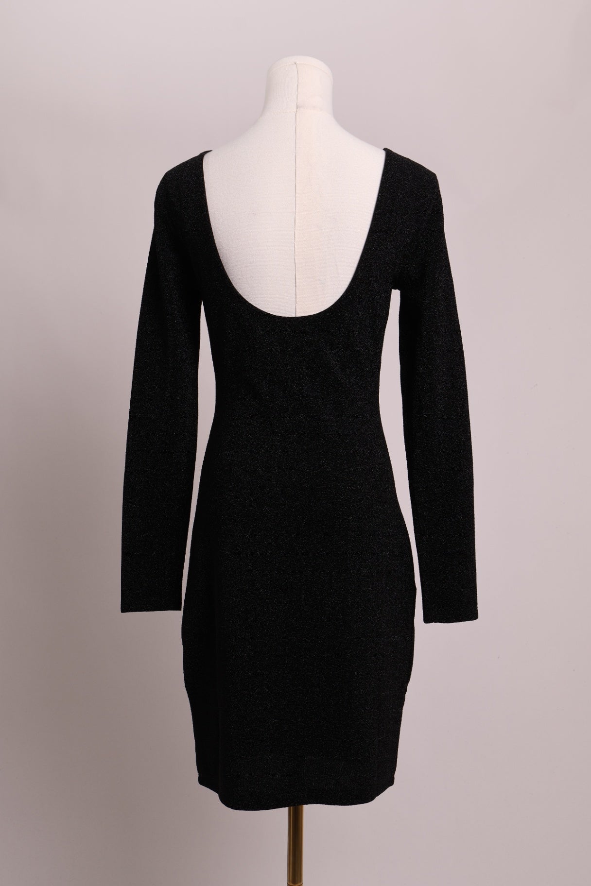 Robe scintillante manches longues dos ouvert