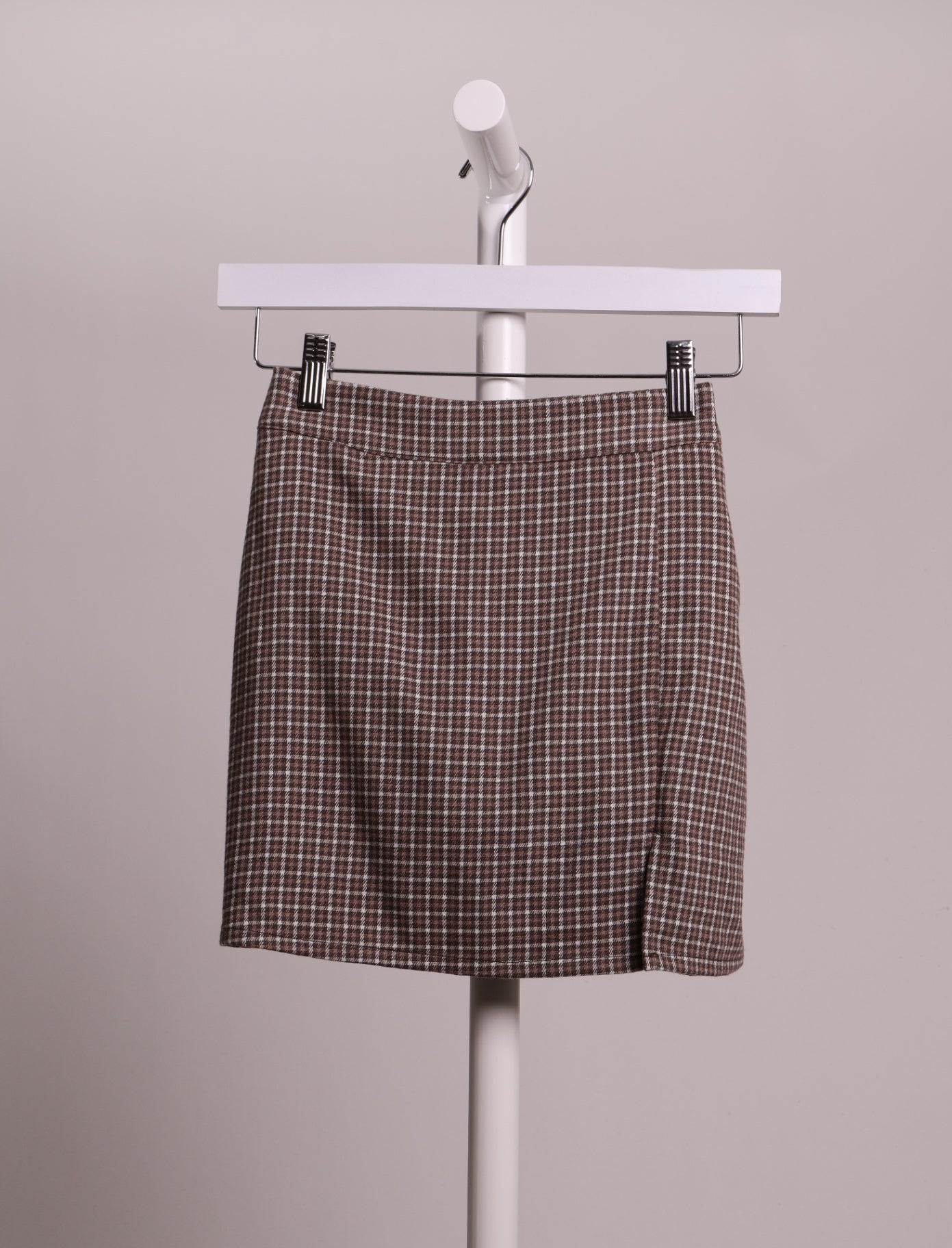 Jupe courte motif pied-de-poule avec short intégré