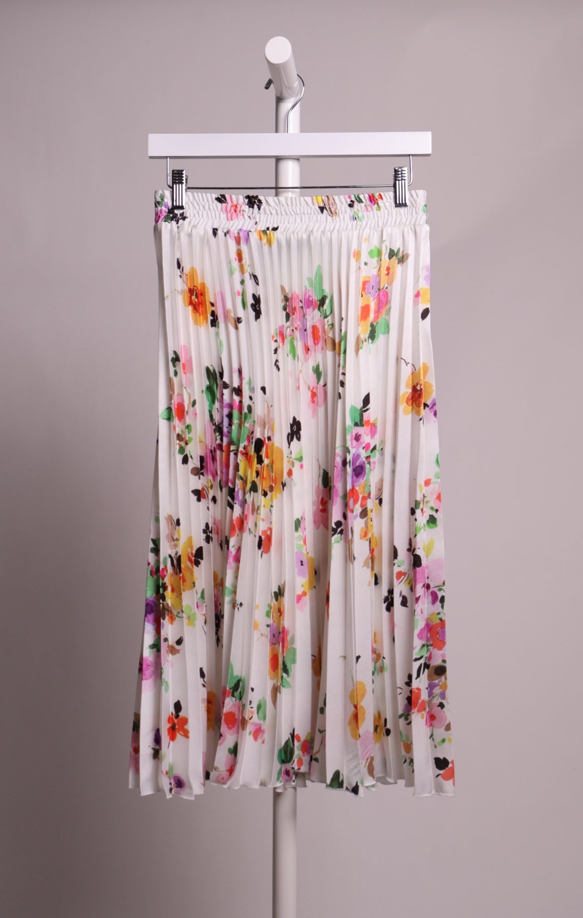 Jupe plissée satinée à fleurs