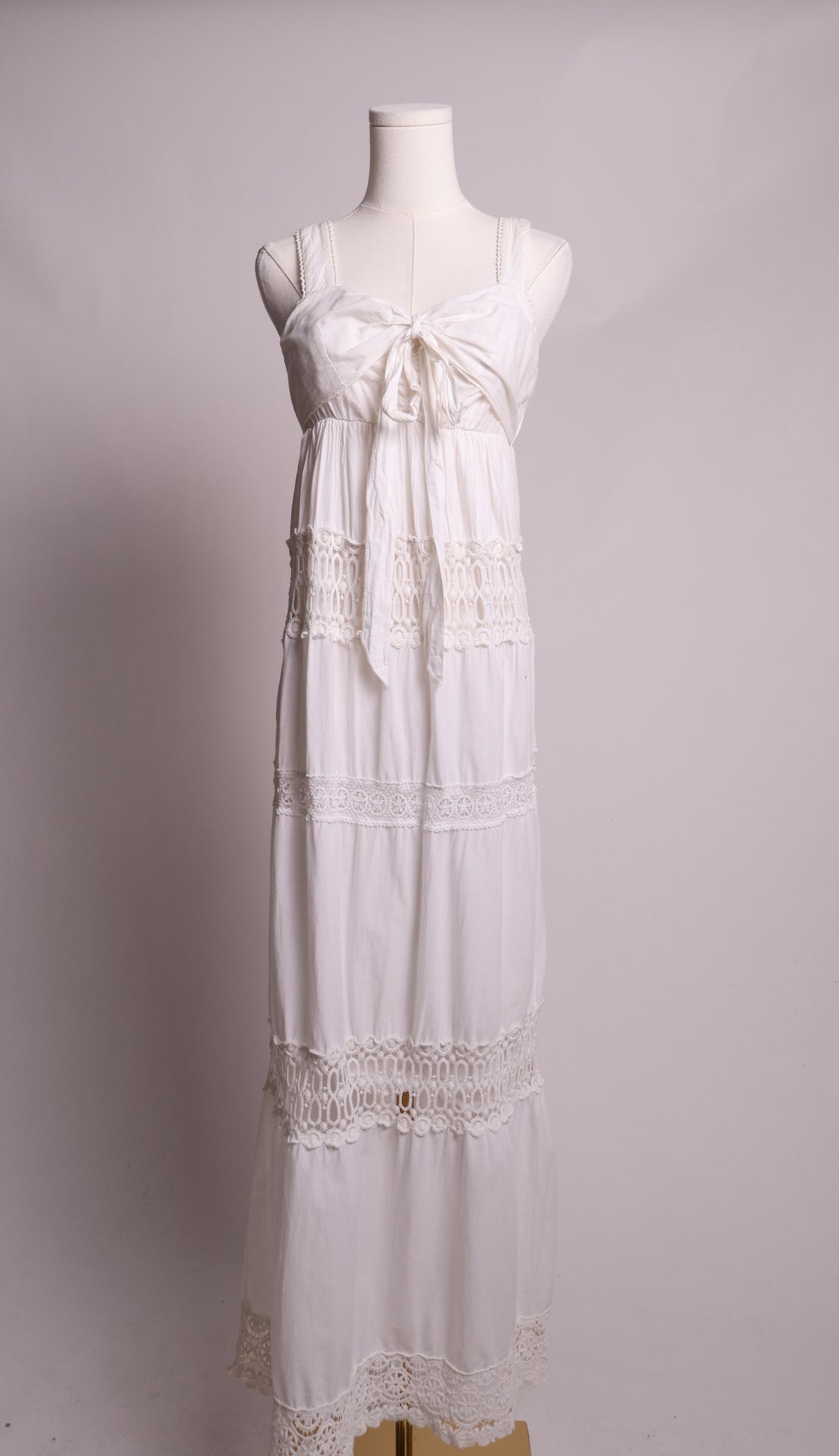 Robe maxi avec détails de dentelles
