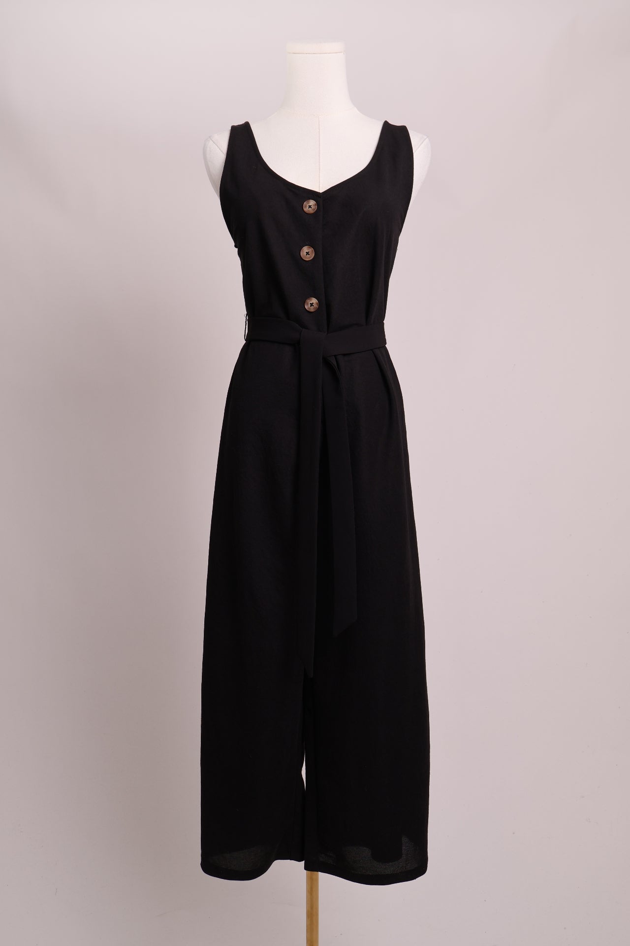 Combinaison boutonnée et jambes larges