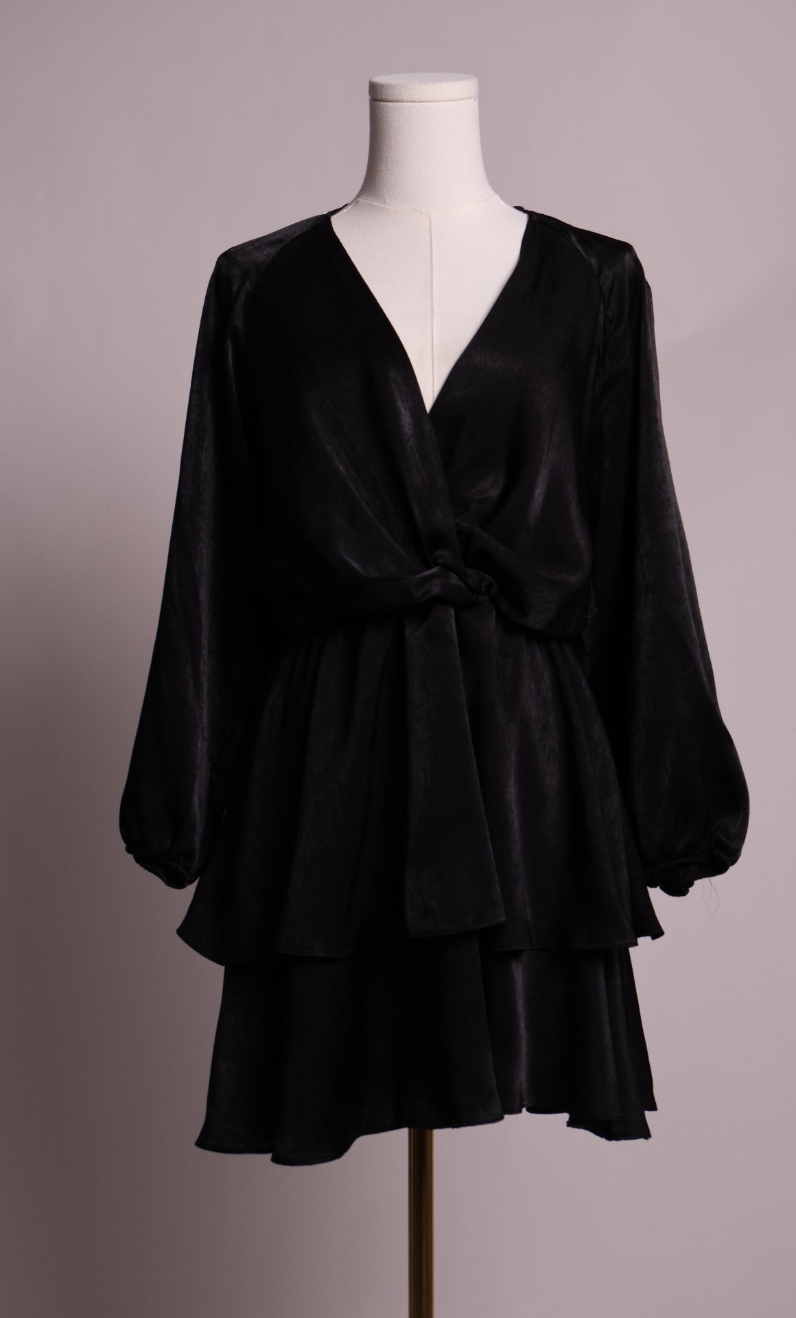 Robe courte à volants manches longues
