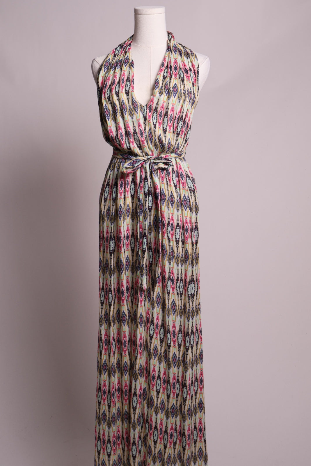 Robe maxi licou nouée