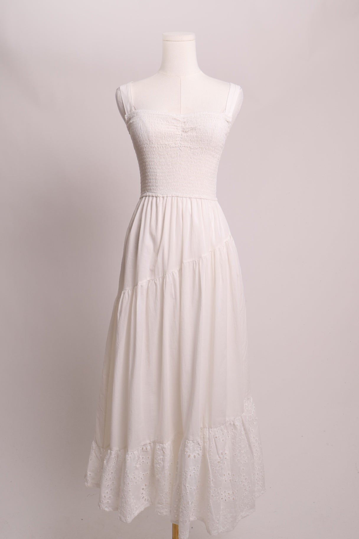 Robe d'été avec jupe à volants et nid d'abeille