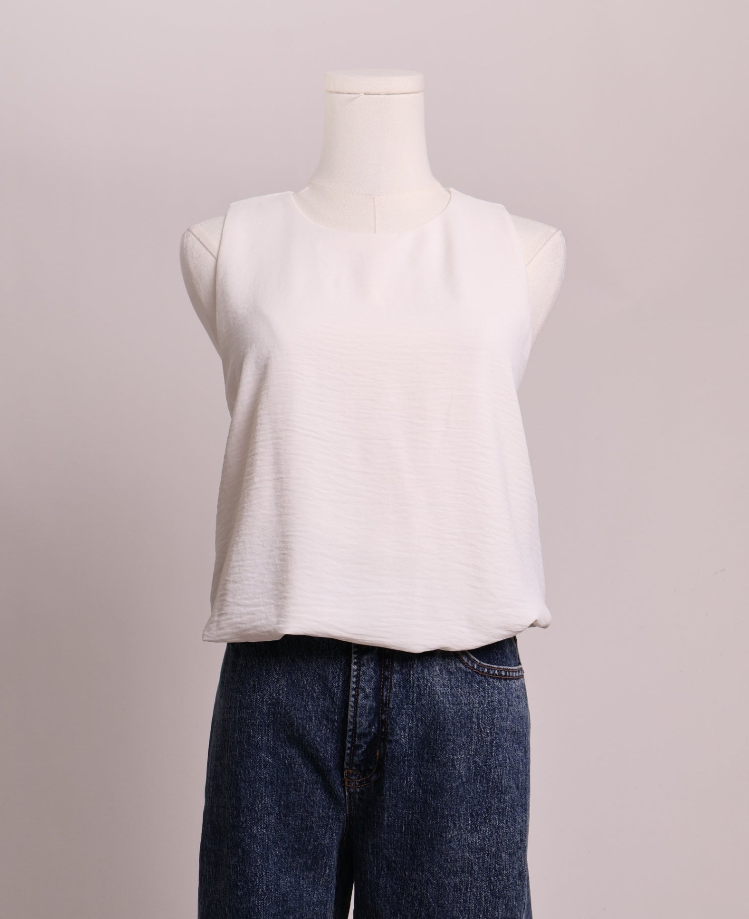 Camisole fluide ceintrée dans le bas