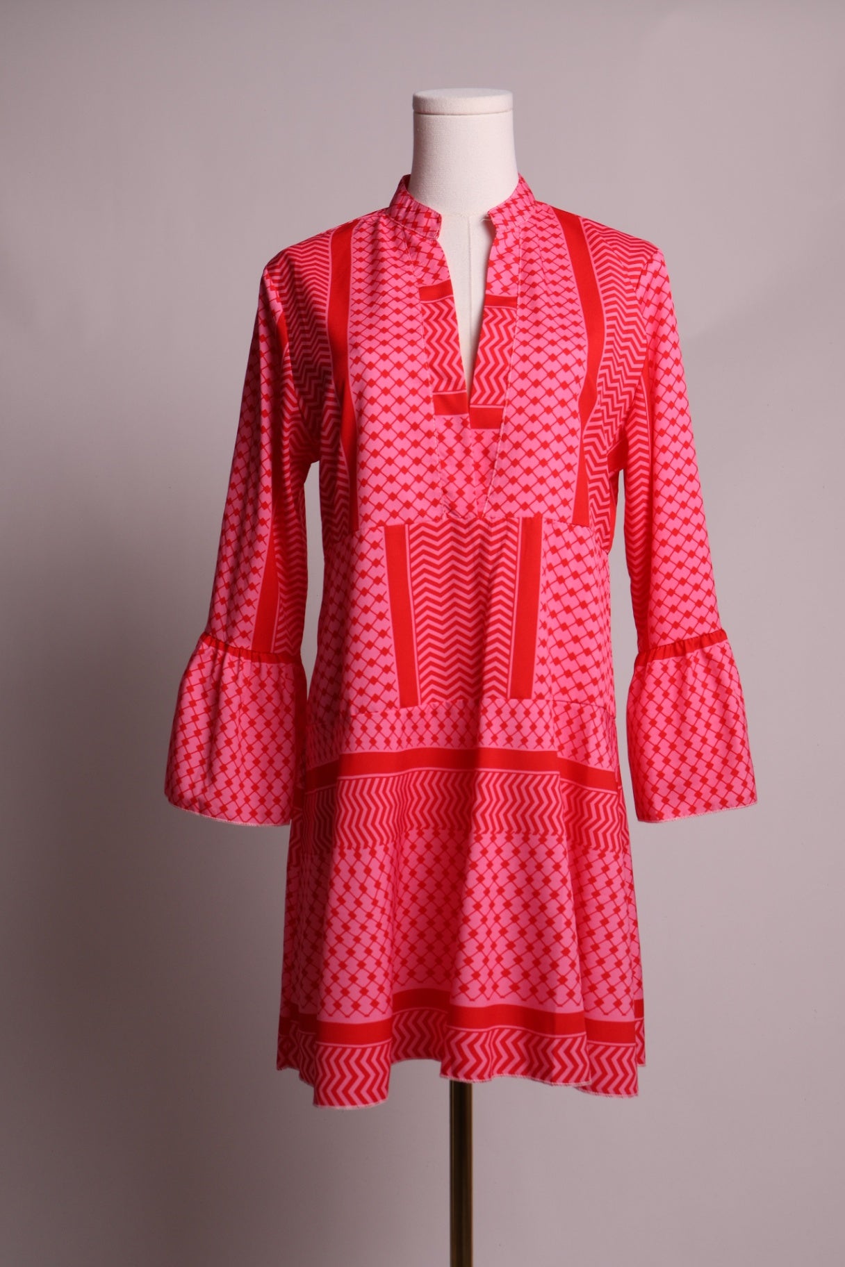 Robe courte avec manches à volants