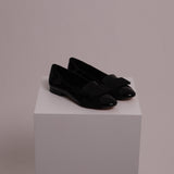 Ballerines noires lustrées avec boucle