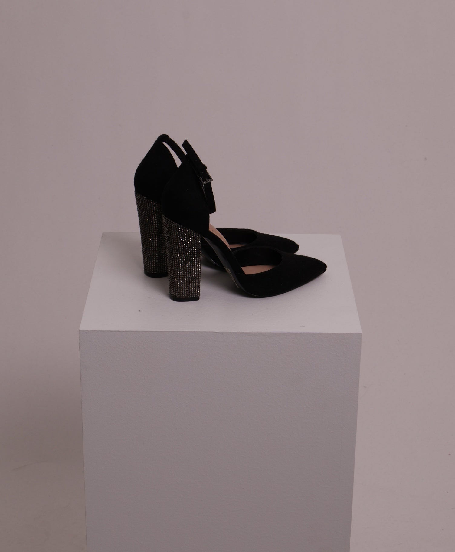 Talons hauts avec brillants sur le talon