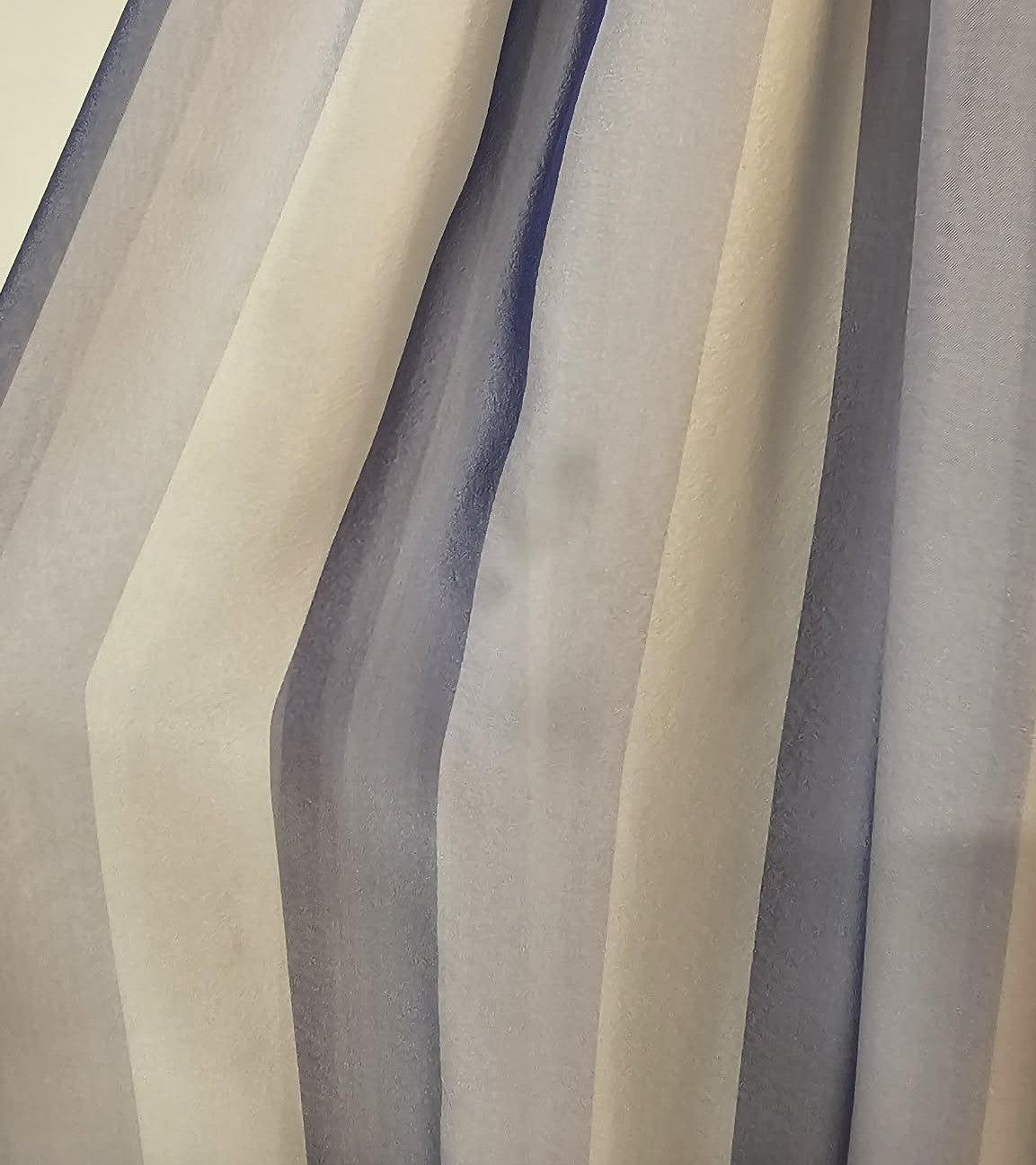 Robe longue lignée avec bretelles attachées en boucles