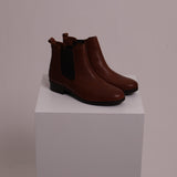 Bottes classes brunes avec petits talons