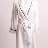 Robe de chambre blanche pour la mariée