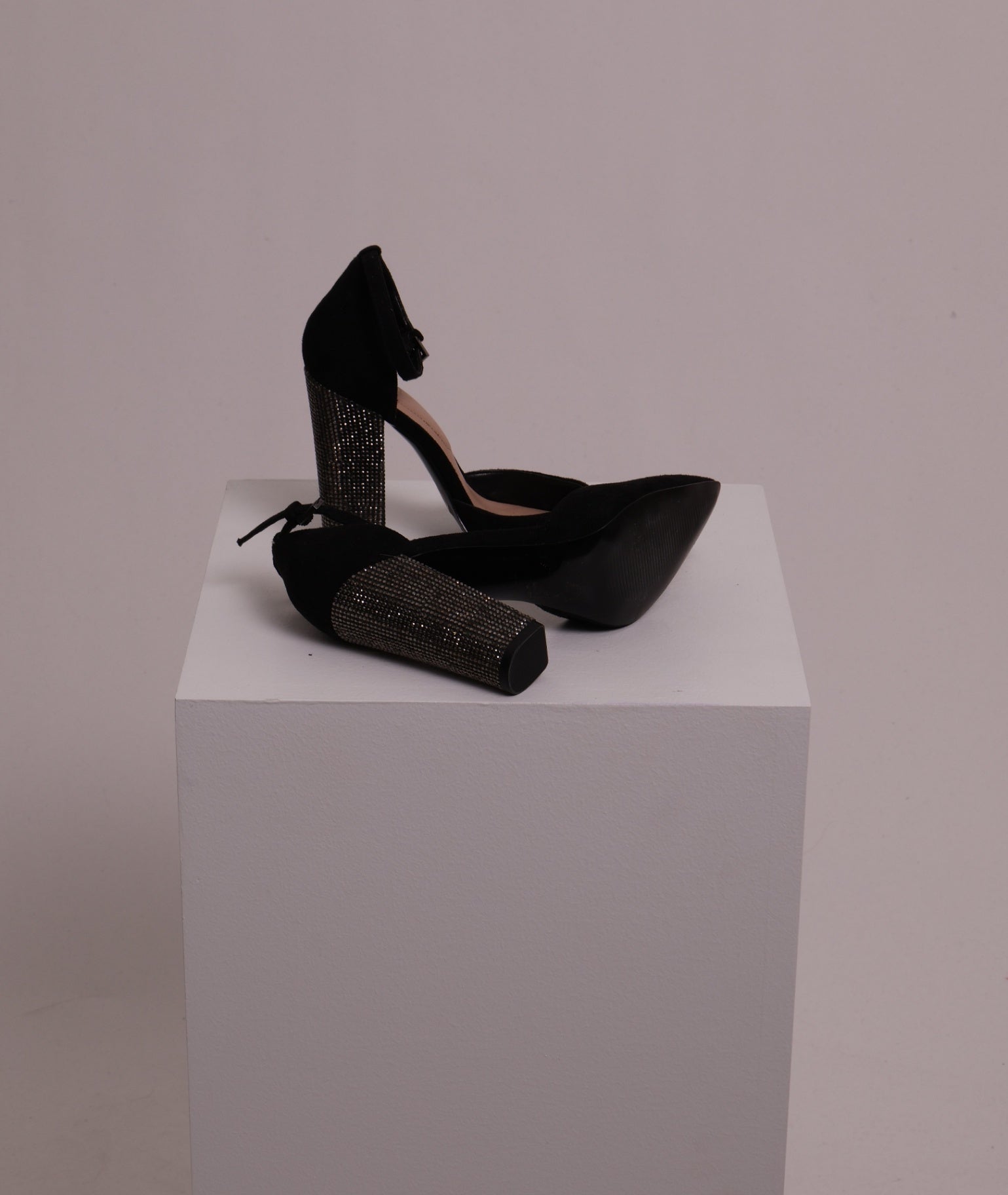 Talons hauts avec brillants sur le talon