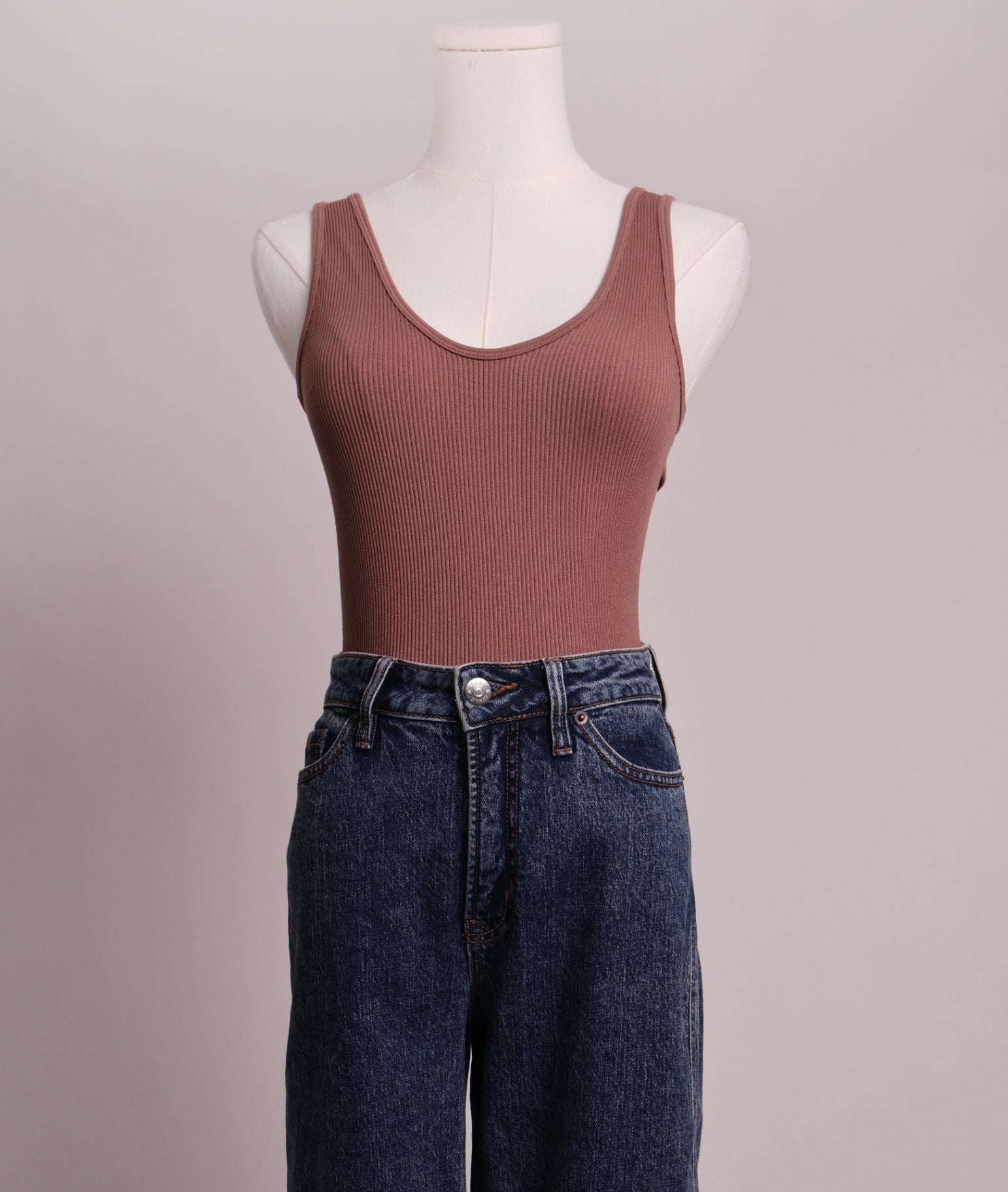 Justaucorps (bodysuit) beige avec col V
