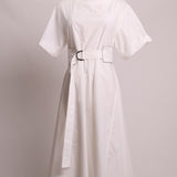 Robe longue élégante avec ceinture