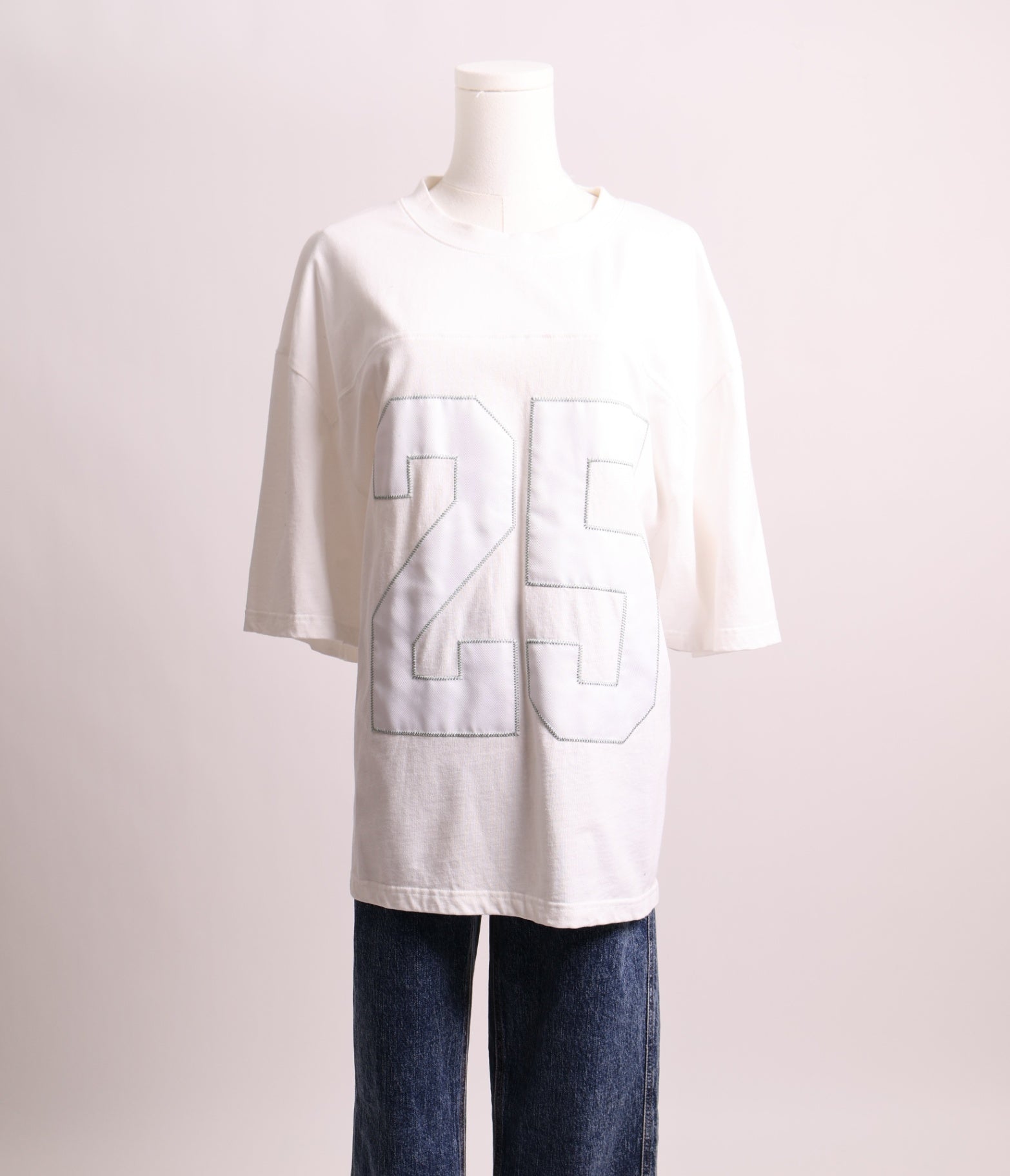 T-Shirt avec broderie 25 sur le devant