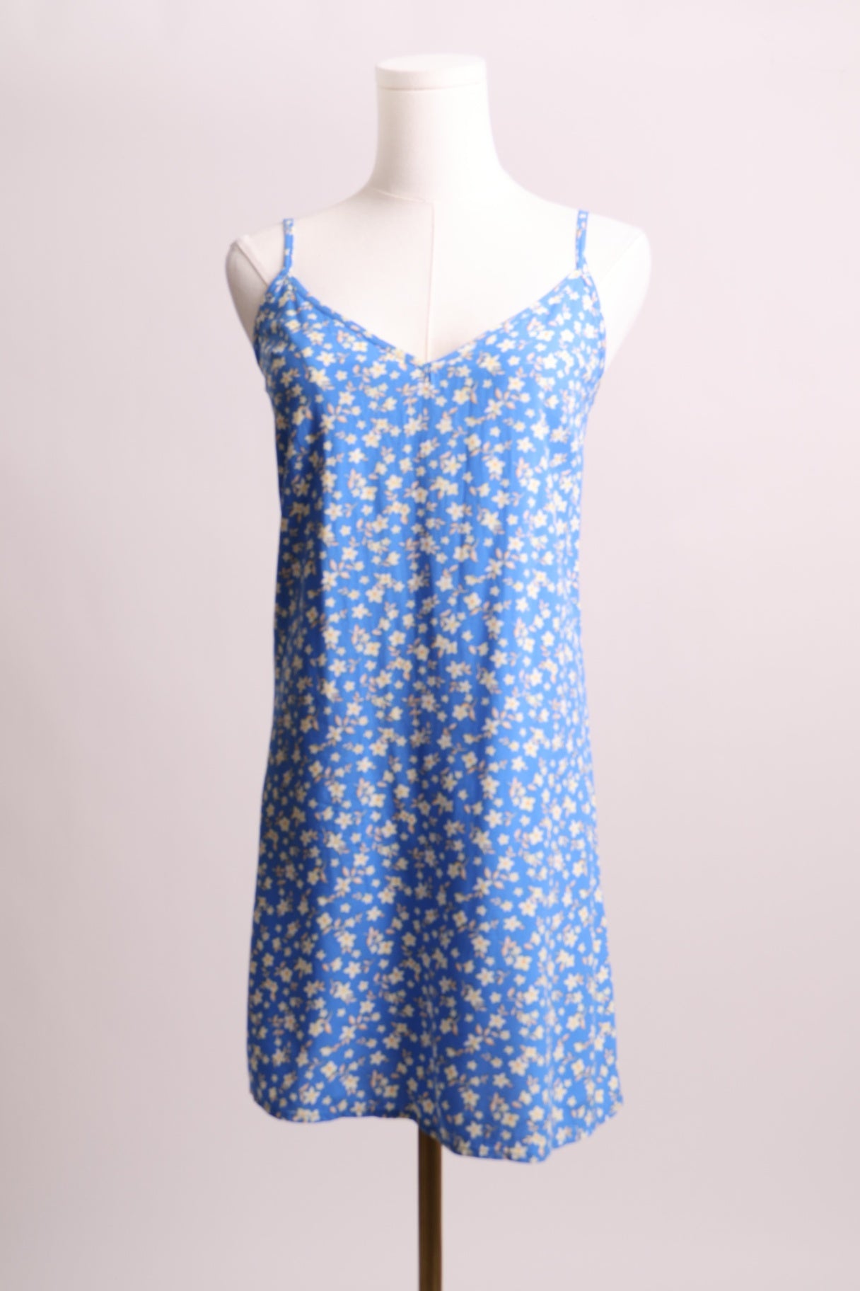 Robe courte fleurie à bretelles spaghettis