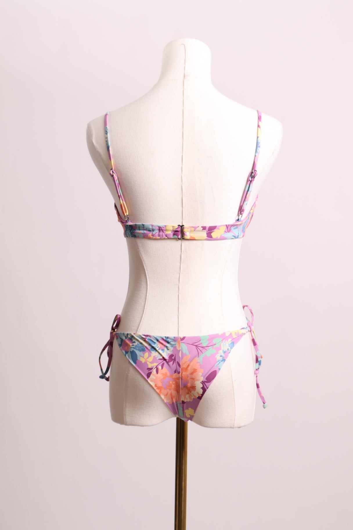 Maillot 2 pièces fleuri, intérieur mauve
