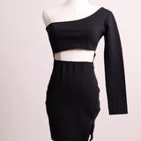Robe courte ajustée à une seule manche
