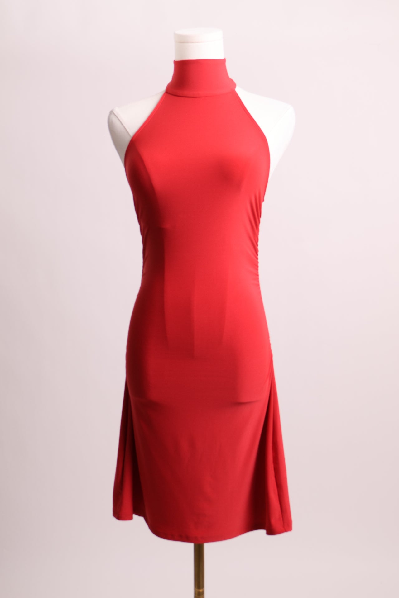 Robe courte sans manche froncée sur les côtés attachée au coup (wilfred)