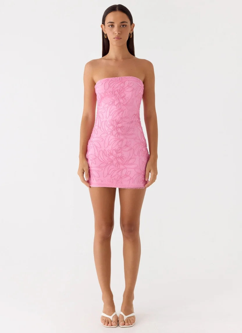 Robe courte sans bretelles avec perles