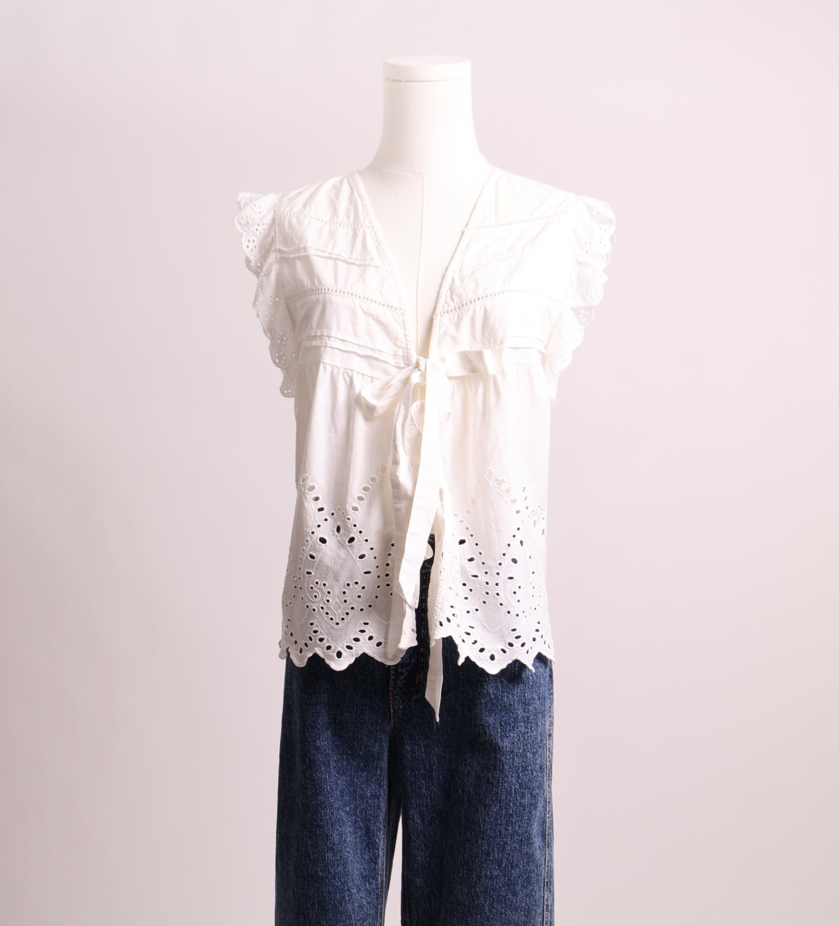 Blouse nouée à broderie