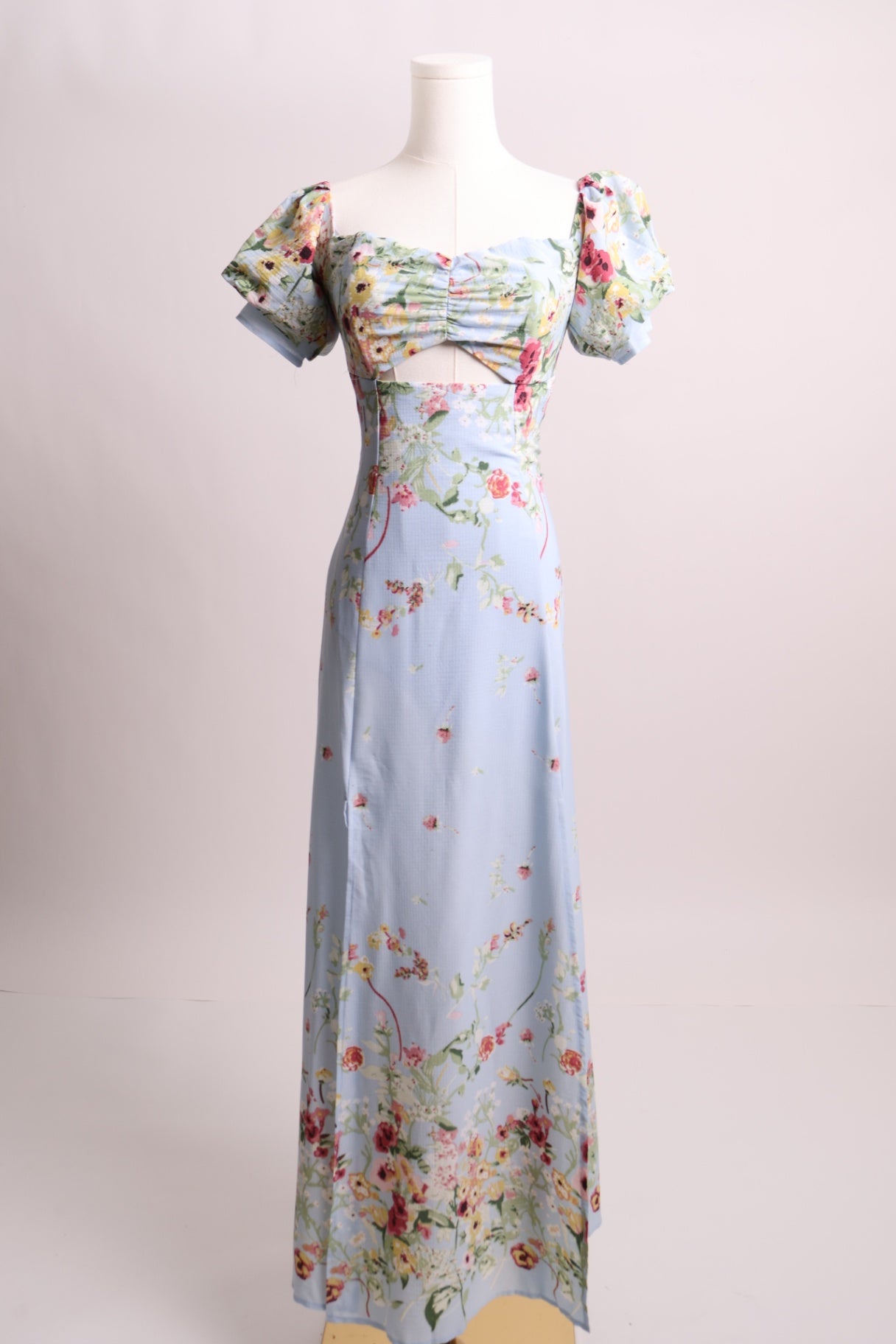 Robe longue fleurie à manches courtes bouffantes