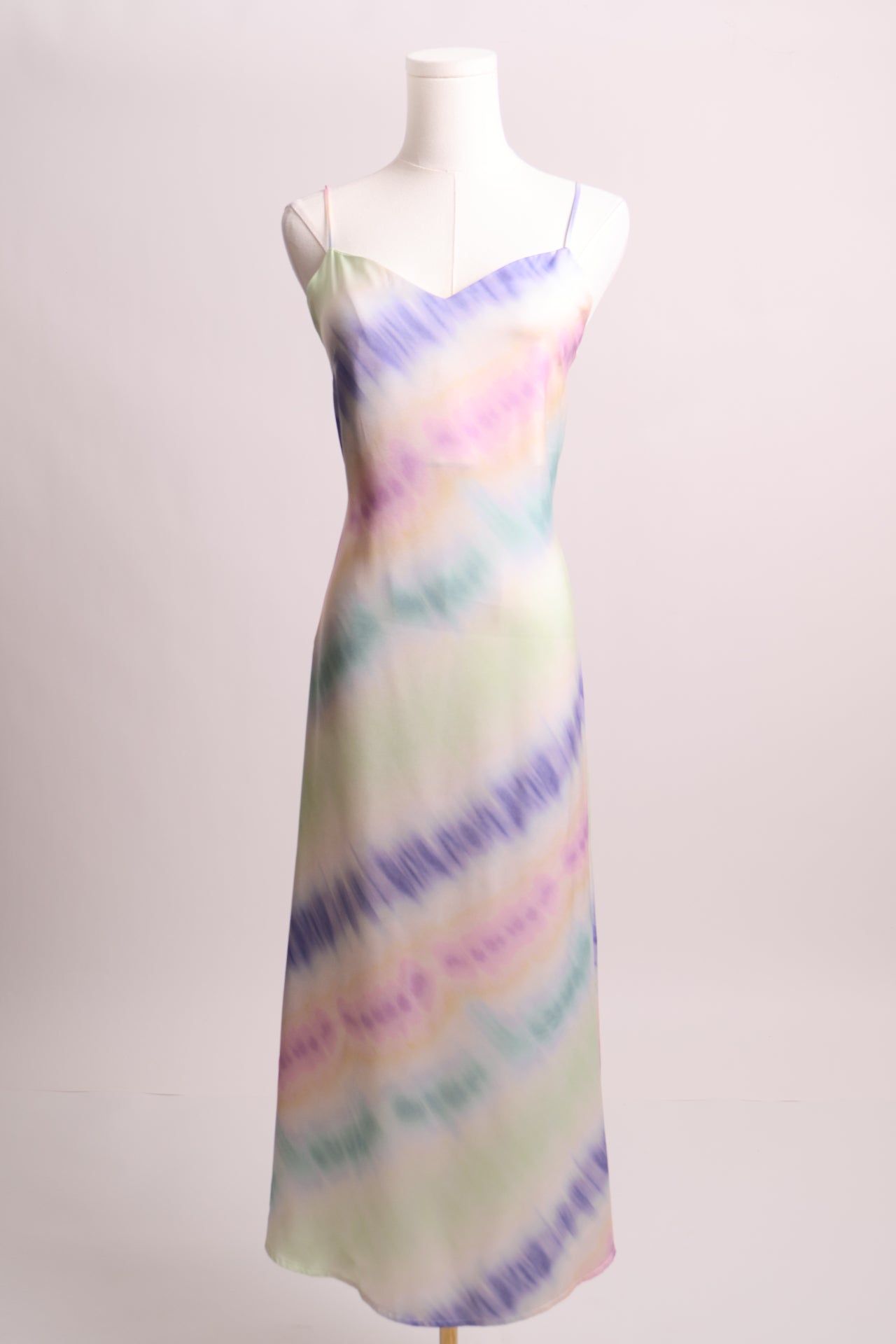 Robe longue satinée effet "tie dye"
