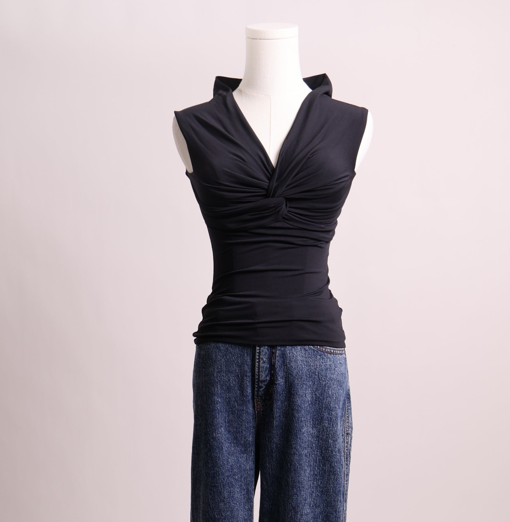 Camisole ajustée nouée au décolleté (Contour)