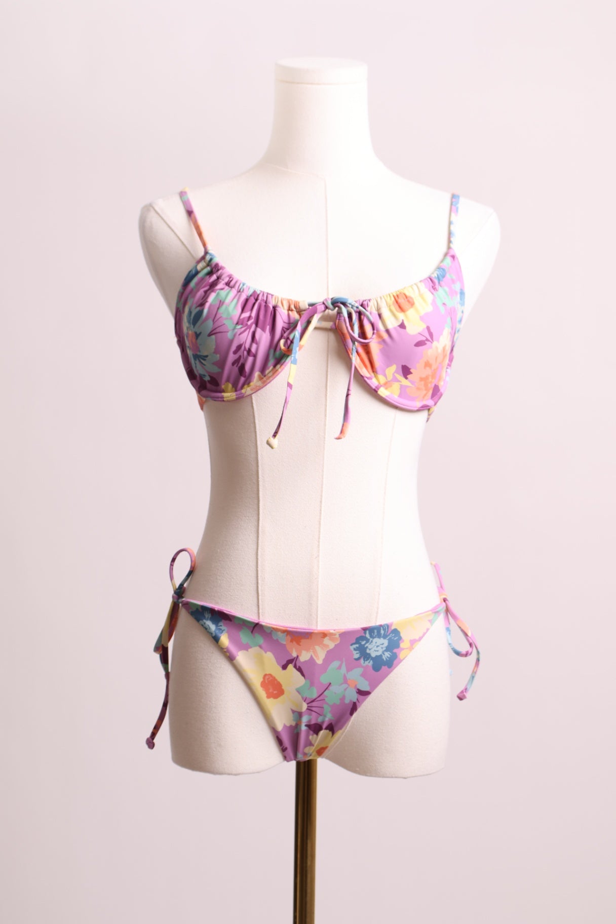 Maillot 2 pièces fleuri, intérieur mauve