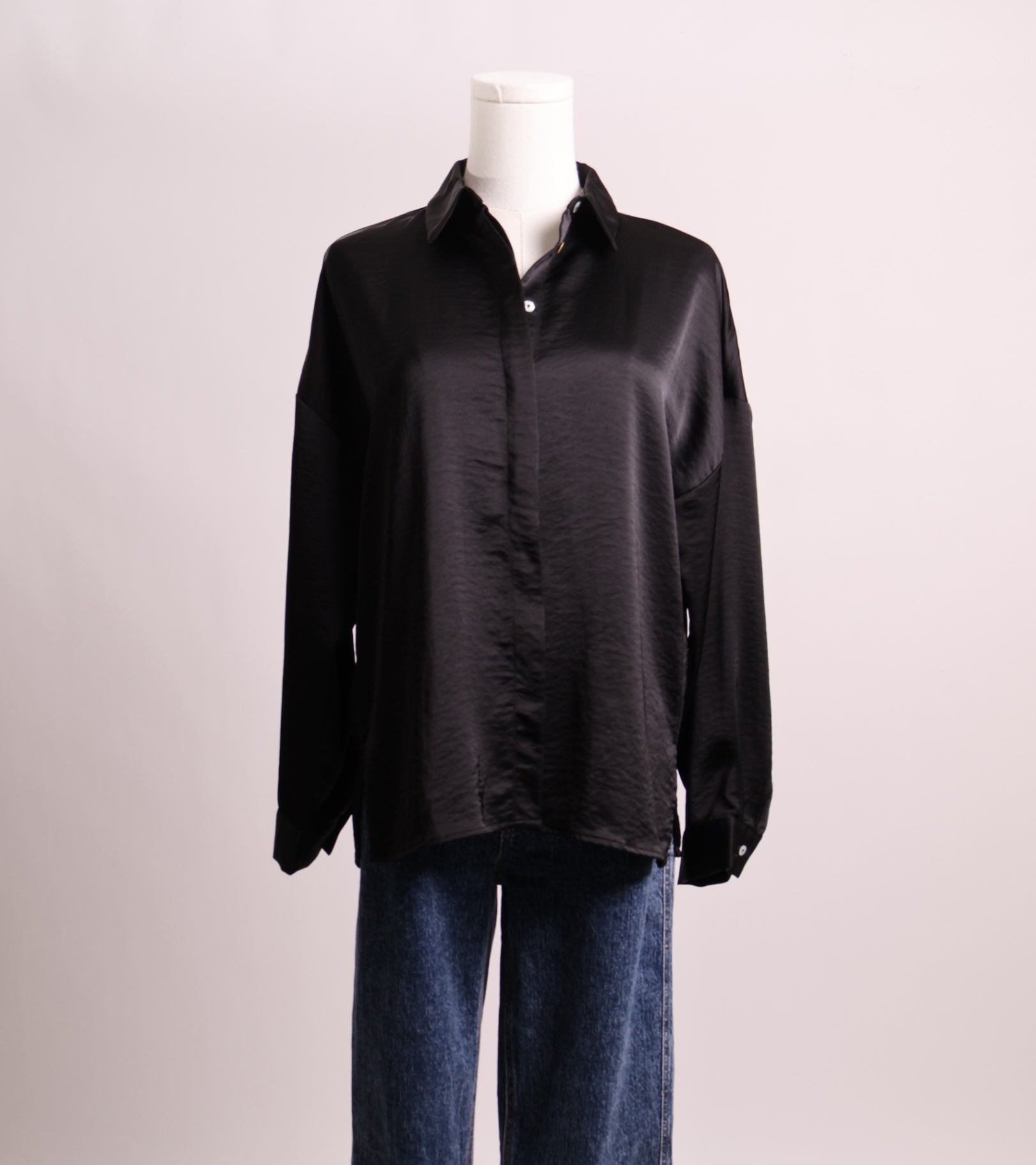 Chemise noire longue à manches longues