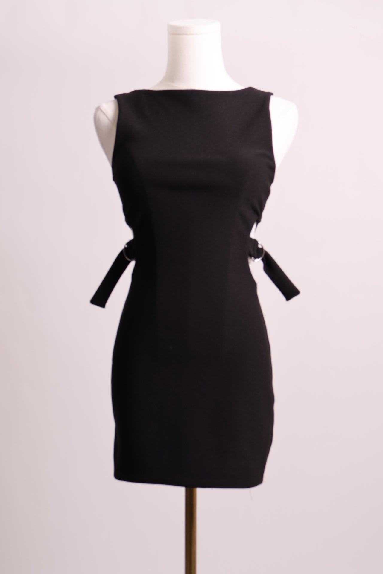 Robe courte avec attaches à la taille