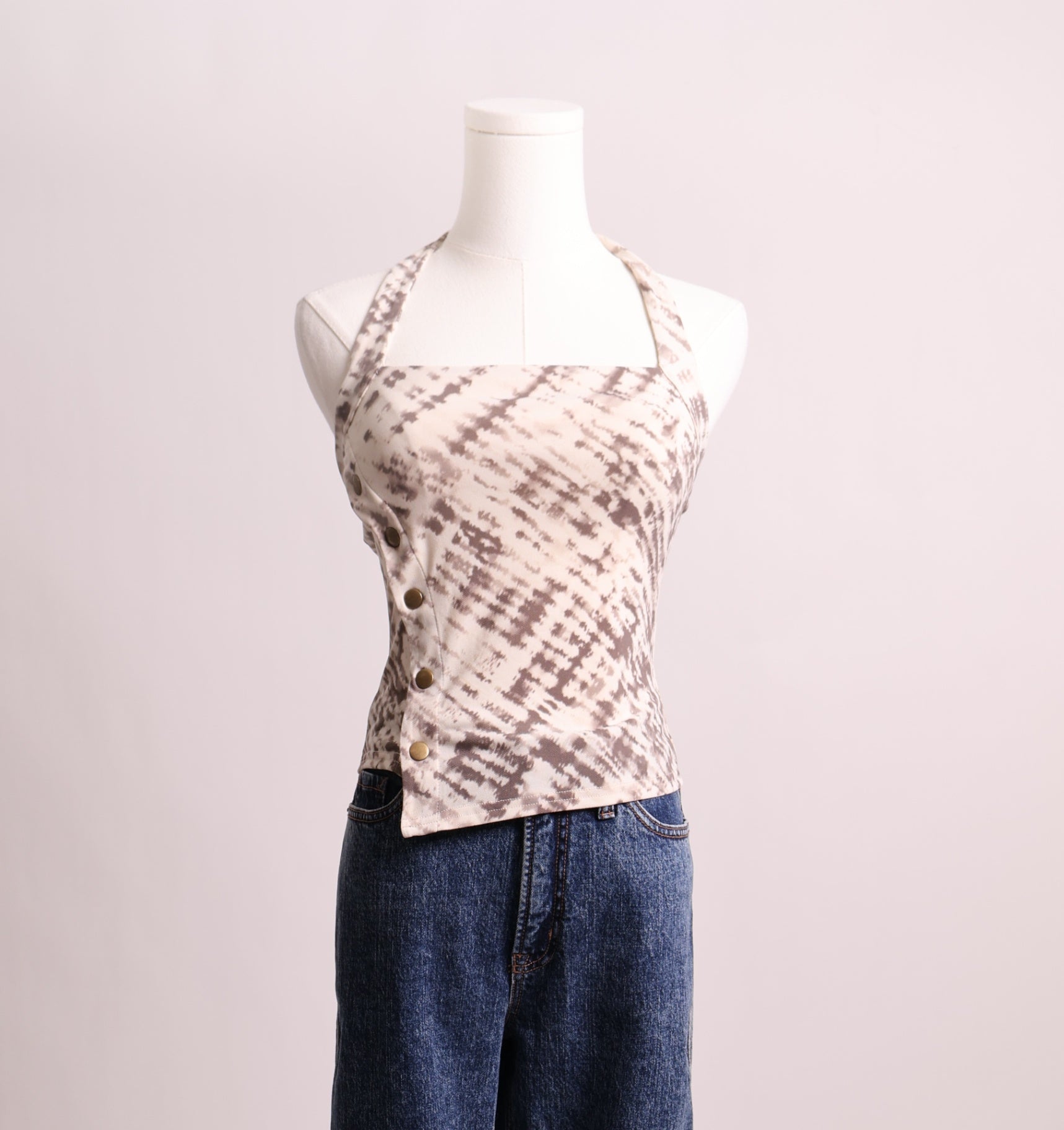 Camisole beige et grise attachée au cou