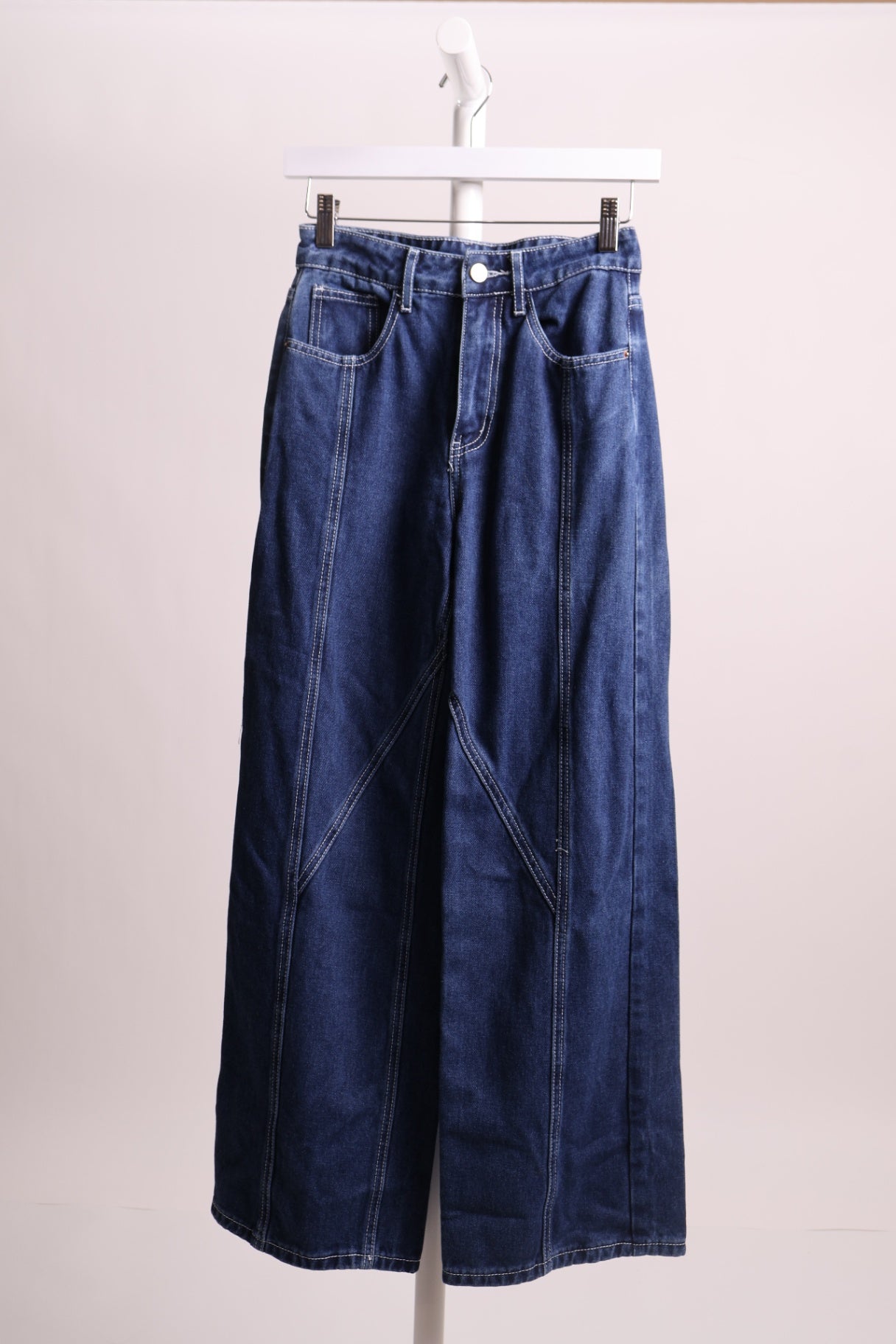 Jean taille haute à jambes larges avec surcoutures
