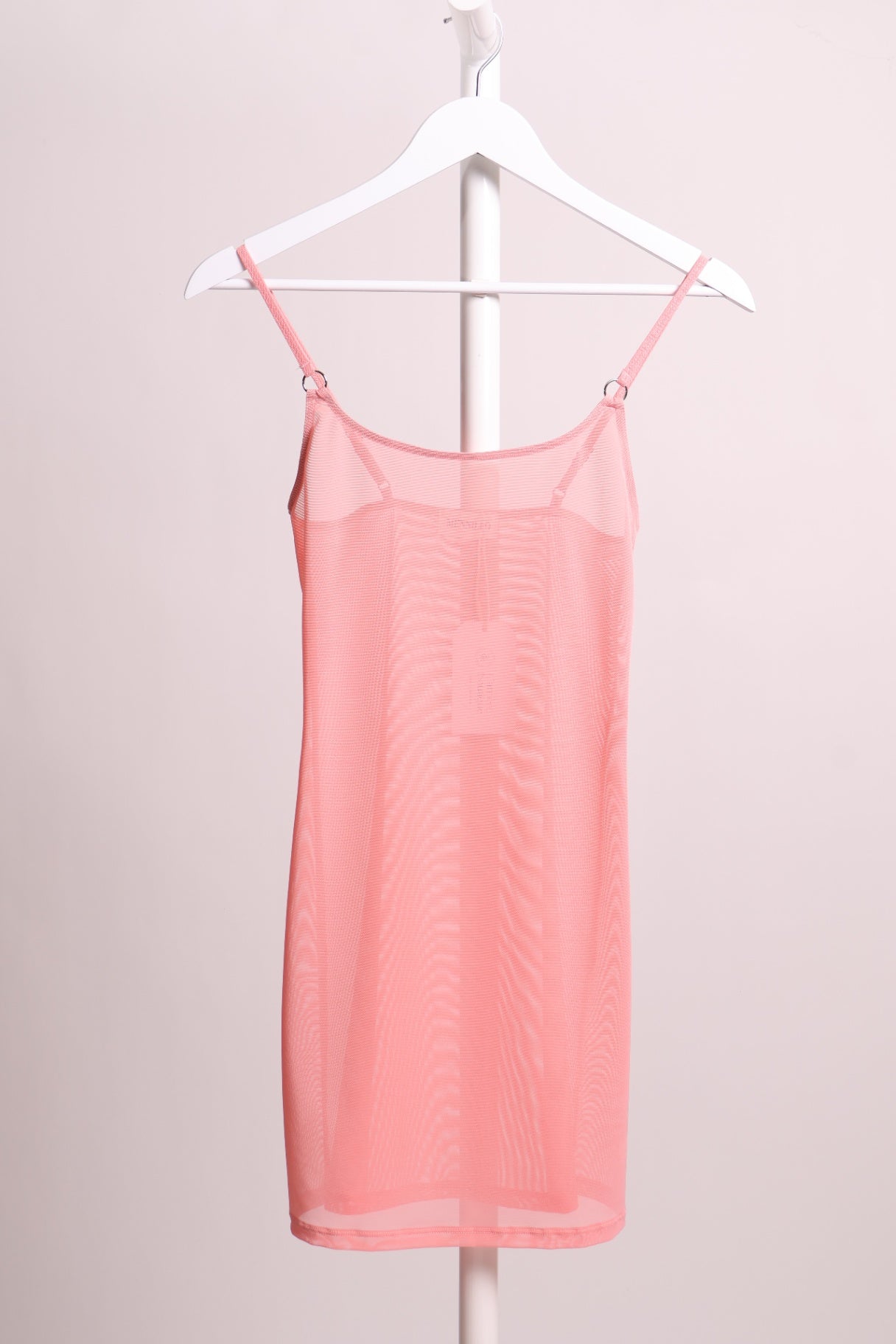 Robe courte transparente à fines bretelles